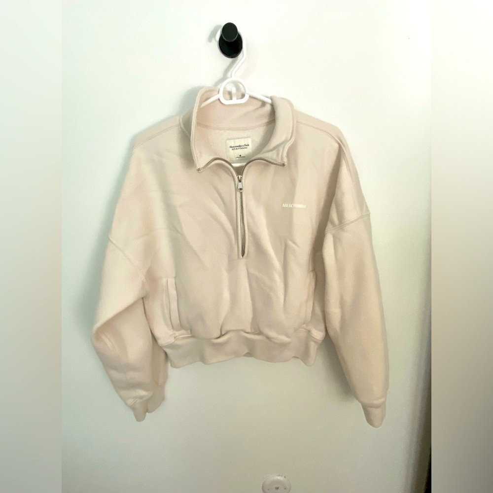 Abercrombie Women’s Medium Cream